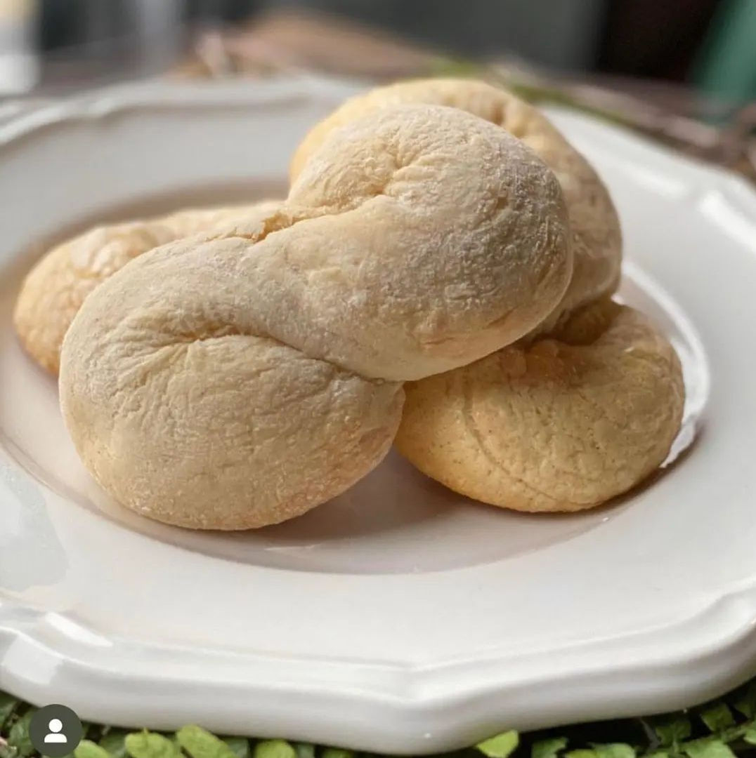 Cardamom knots
